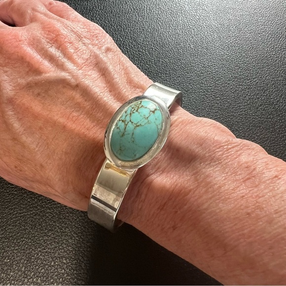 Turquoise Stone Silver Bracelet - Picture 5 of 8